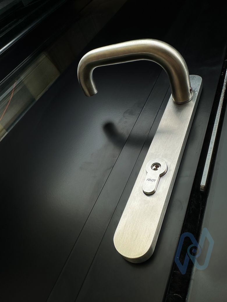 Abloy lever handle and key cylinder on the outside of the door