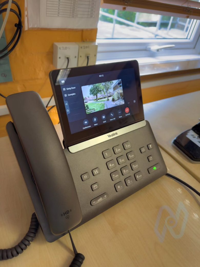 Yealink IP phone showing the entry door camera during a call