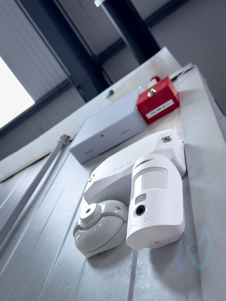 Wireless call point and detectors on a steel beam