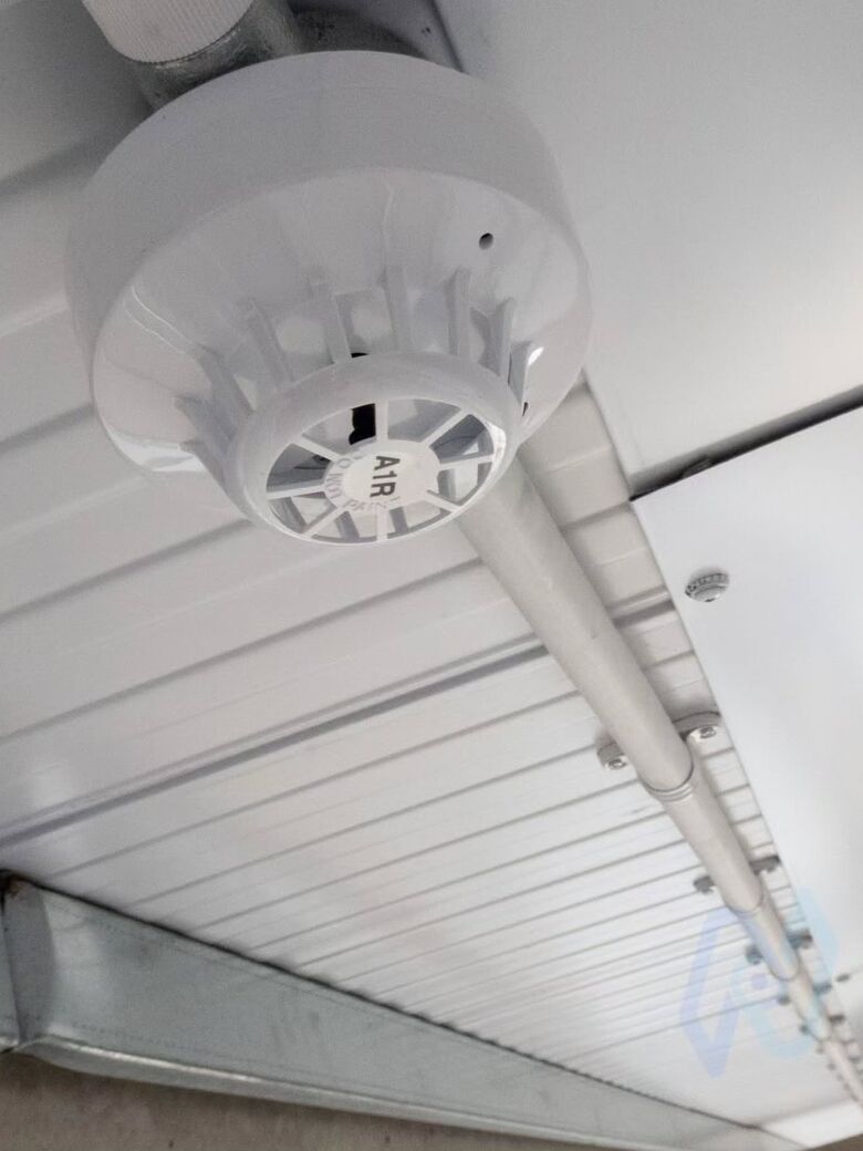 A class A1R heat detector under a profiled metal roof